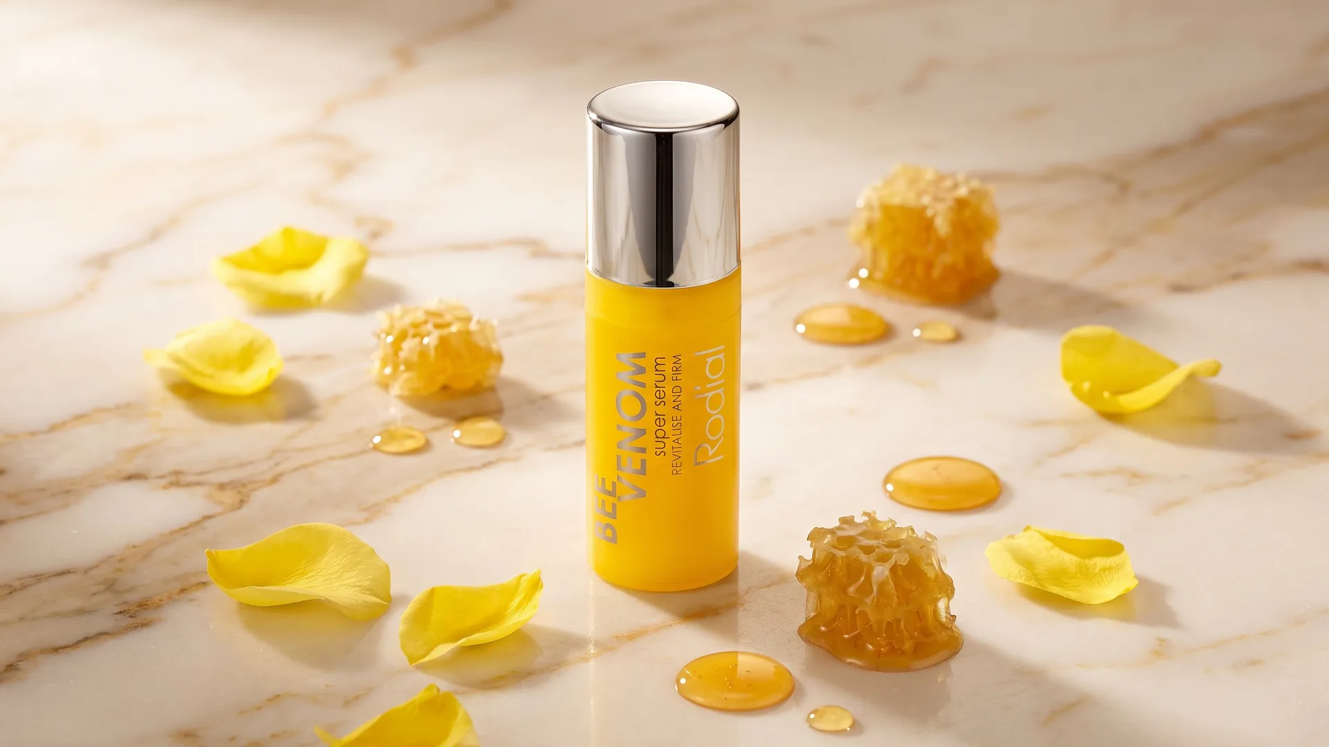 Rodial Bee Venom Super Serum؛ سرم ضدپیری با زهر زنبور عسل