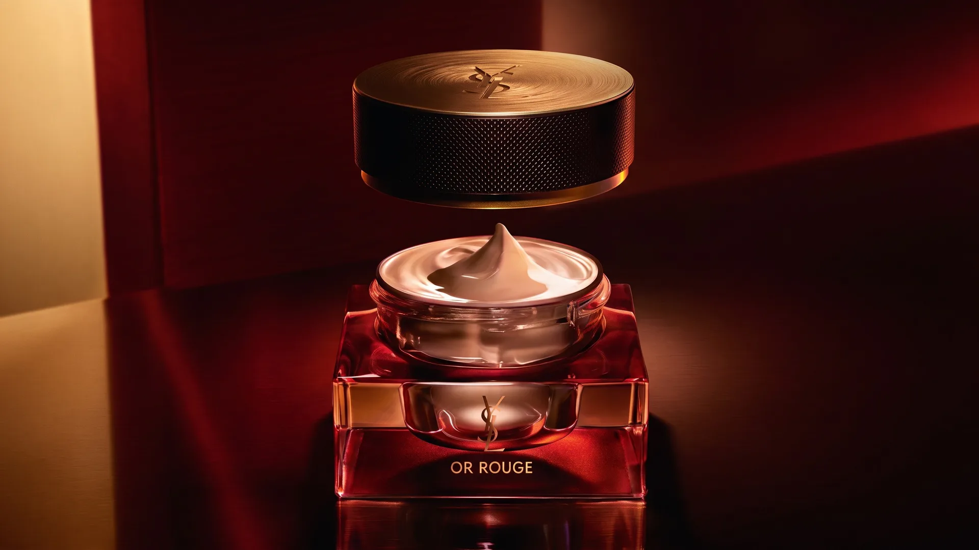 بررسی کرمپودر YSL Or Rouge؛ ترکیب آرایش و مراقبت از پوست